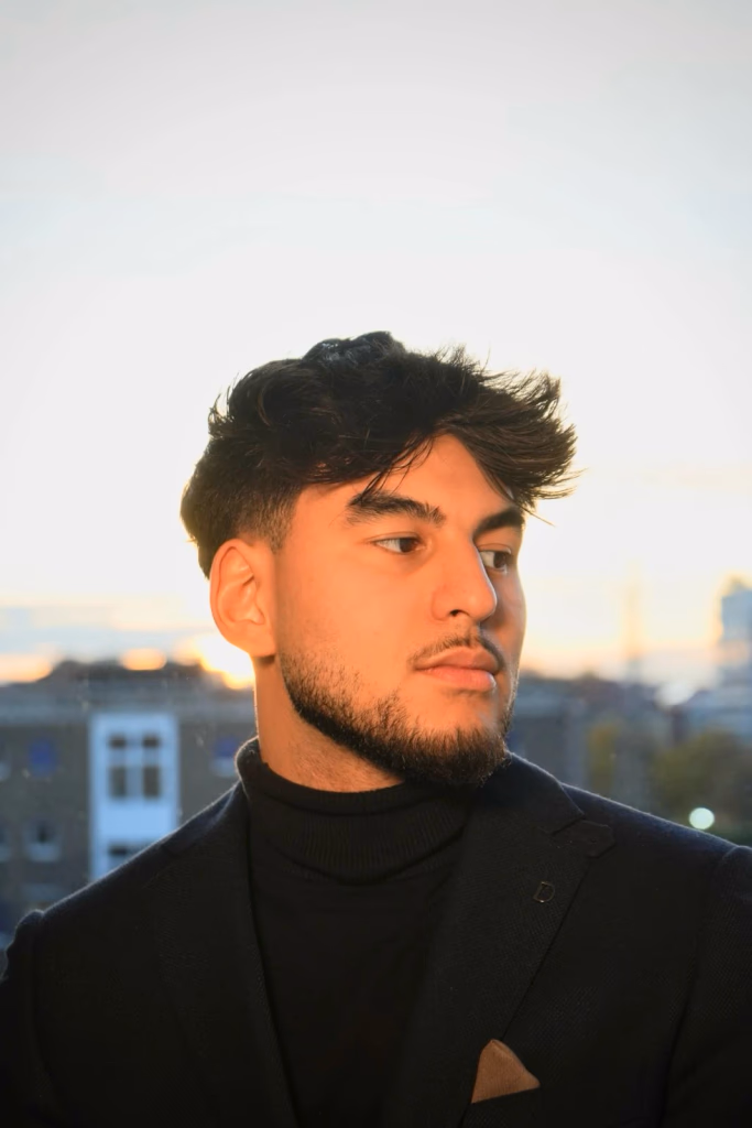 Kunde aus Hannover Ledeburg - Yasir Baldinger Unternehmer aus Hannover TNK Group - Lächelnd und fröhlich.